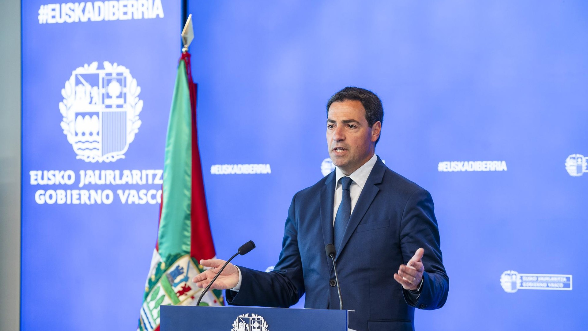 Pradalesen hitzetan, "Euskadi normaltasunera itzultzen ari da"