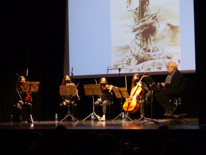 Toti Martinez de Lezearekin batera, euskal kondairak eta musika uztartu dituen emanaldi berezia Seminarixoan