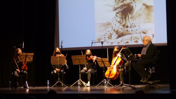 Toti Martinez de Lezearekin batera, euskal kondairak eta musika uztartu dituen emanaldi berezia Seminarixoan