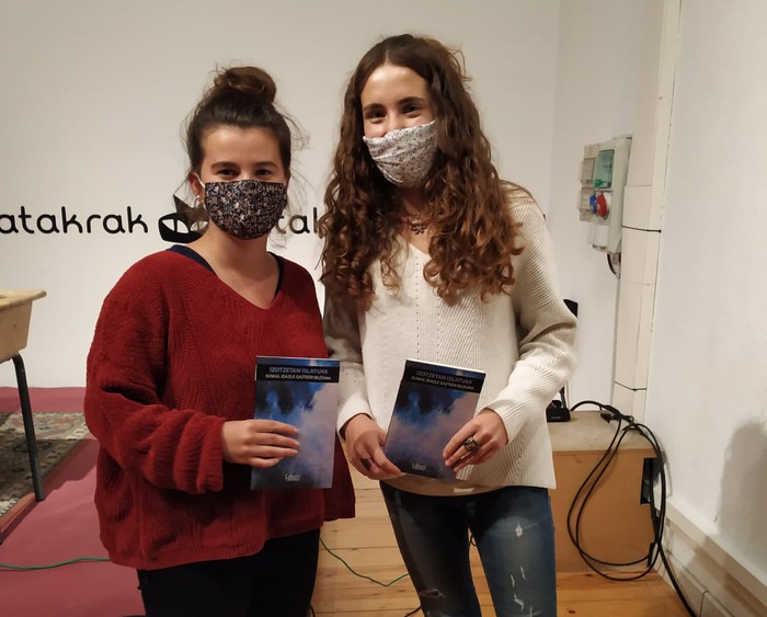 Oihana Arana eta Aroa Elortza (Idazleak): "Literatura panoramaren argazki erreala da liburua"