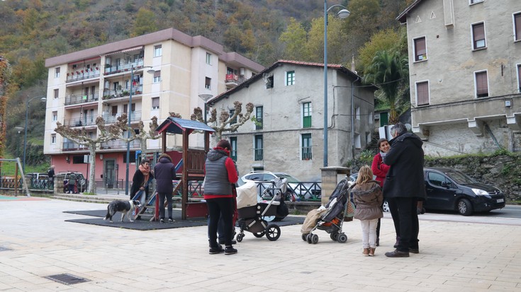 Auzoek bizi duten egoeraz egingo du berba Hedoi Etxartek Osintxun