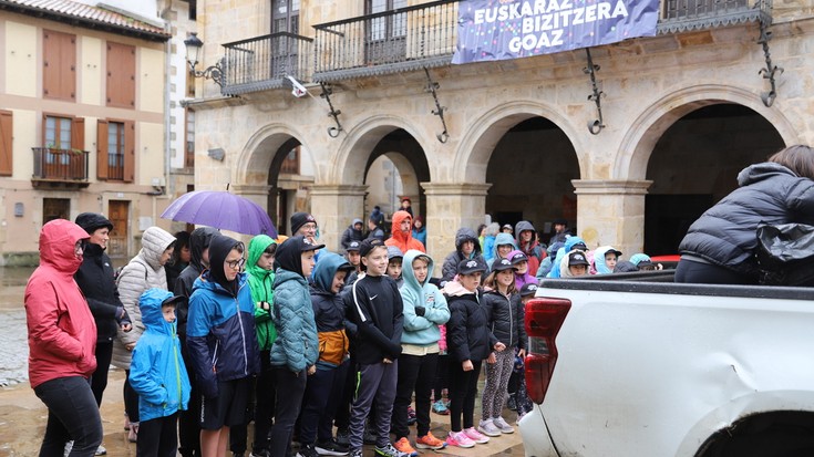 Euskararen Eguneko herri-lasterketa Aramaion