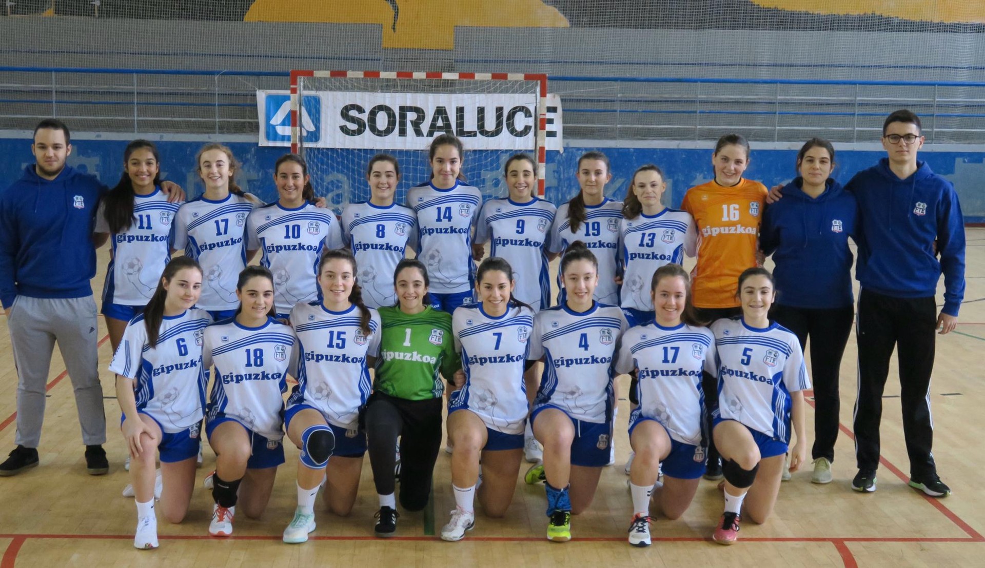 Gipuzkoak irabazi du Bergara Hiria eskubaloi txapelketa