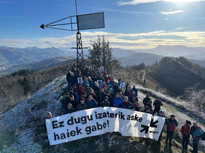 Urteroko ekitaldia egin dute Intxorta tontorrean