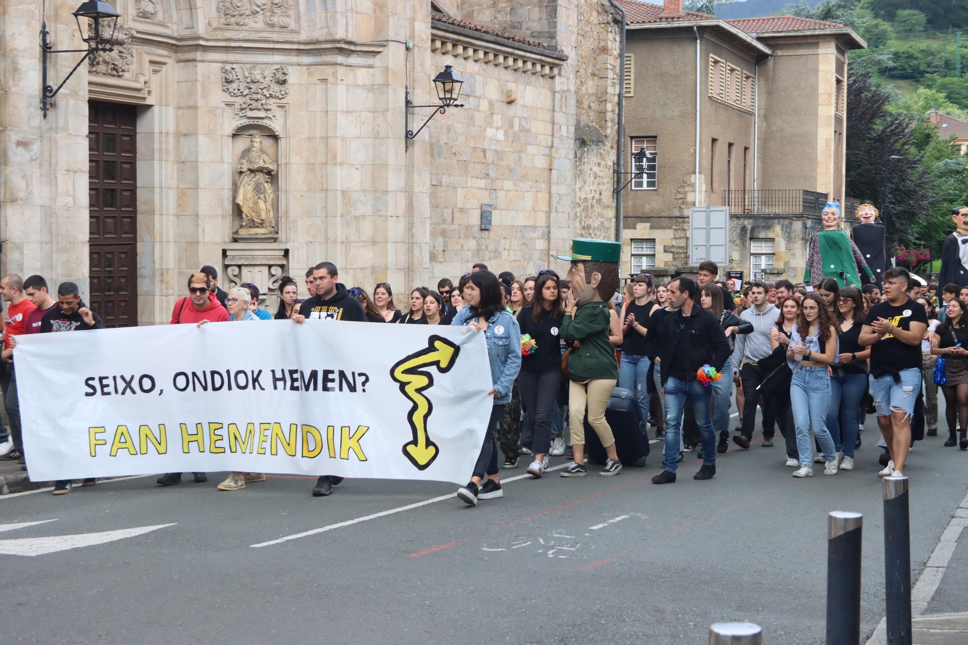 Fan Hemendik Eguna zapatuan, bazkari, manifestazio eta kontzertuekin