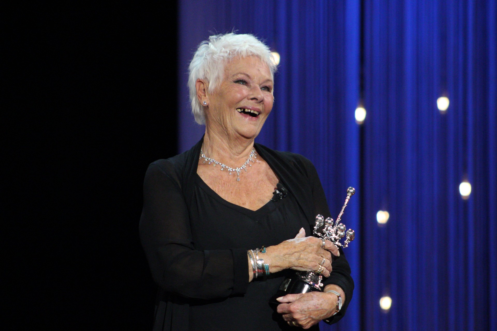 Judi Dench: "Sari hau zoragarria da"