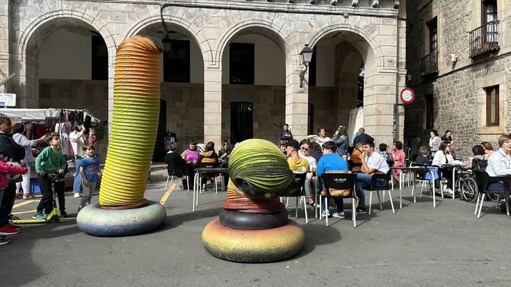 Bergaran dira txotxongilo eta panpinak, herritarrak gozarazteko