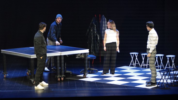 Jon Olivares osintxuarrak parte hartzen duen  '7 urte' antzezlana aurkeztu du Vidania taldeak, Bergaran