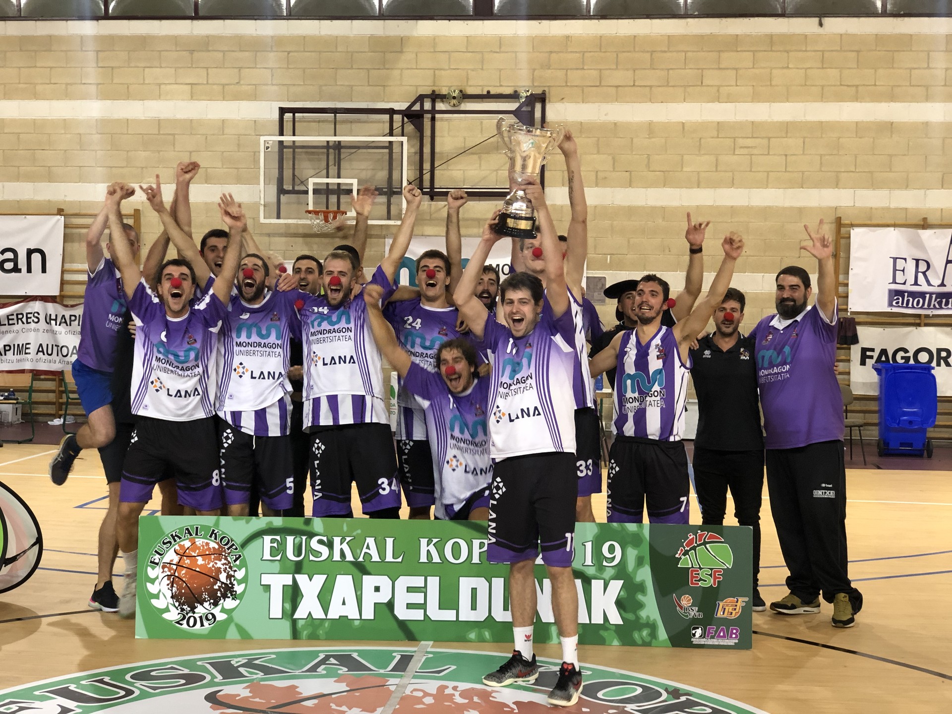 Euskal Kopa irabazi du MUk Baskoniaren aurkako final zirraragarrian