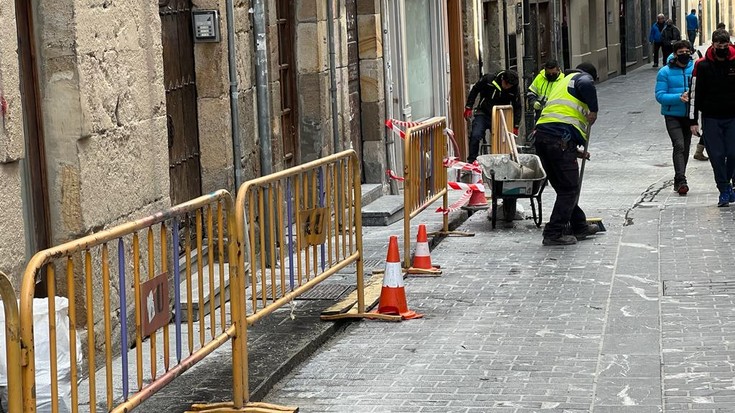 Erdiko kalea itxita egongo da bi astez, zuntz optikoa jartzeko lanengatik