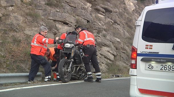 29 urteko eskoriatzar bat hil da moto istripuan