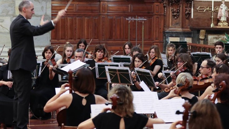 Rock eta pop kantuak, formatu sinfonikoan