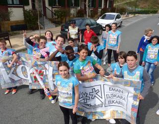 Herritarrek dituzten Korrikako lehengo eta oraingo argazkiak biltzen ari dira