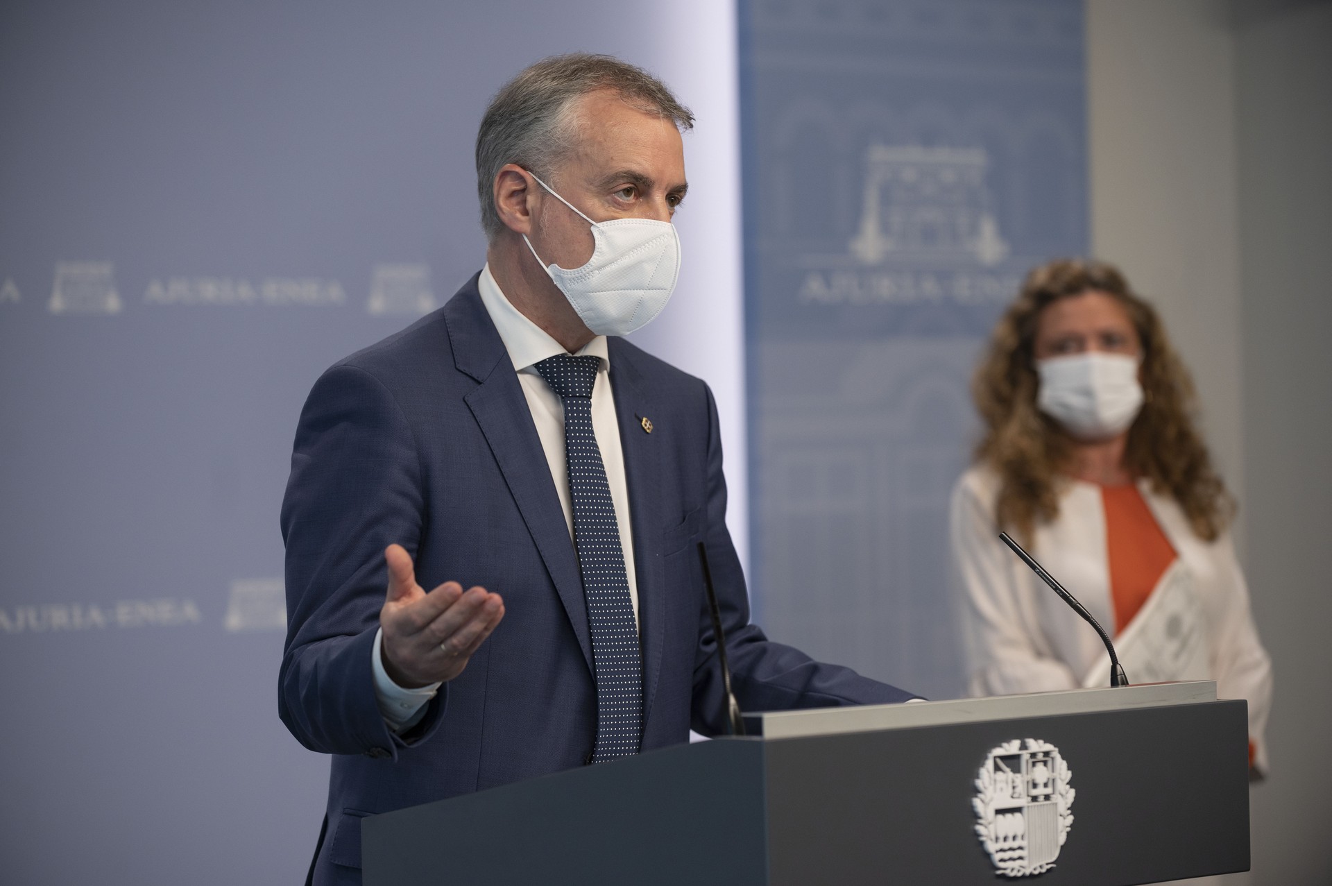 Jardueren ordutegia 02:00ak arte luzatu ahalko da gaurtik eta ostalaritzan, mahaiko sei pertsona batu