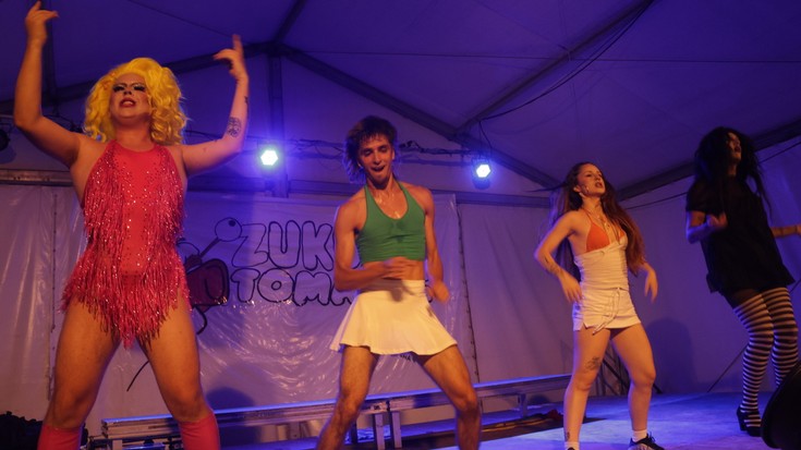 Maider Mimi zein Albina Stardust eta Divina Comediaren emanaldia argazkitan