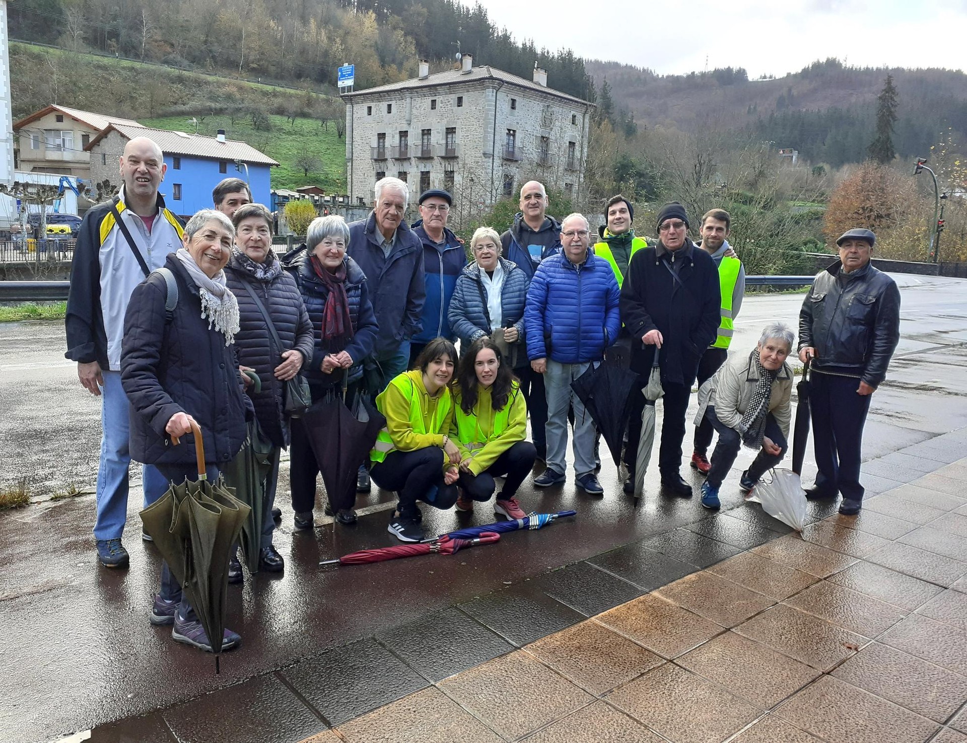 Bergara Oinezekoek urteko azken irteera egin dute