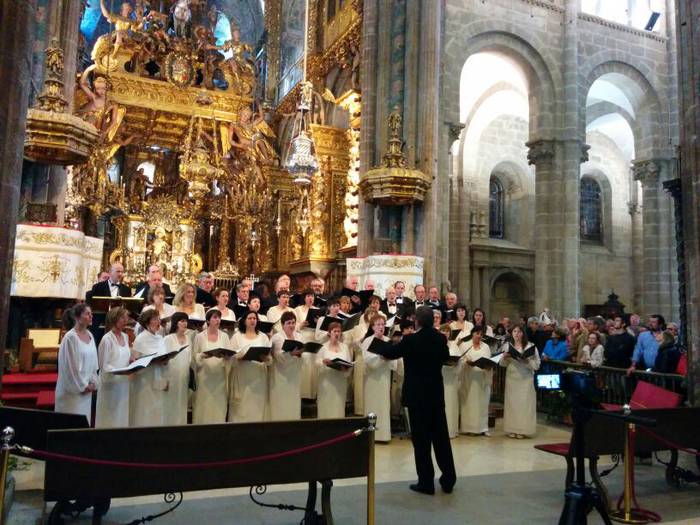 Santiagoko katedralean kantatuz amaitu dute Donejakue bidea