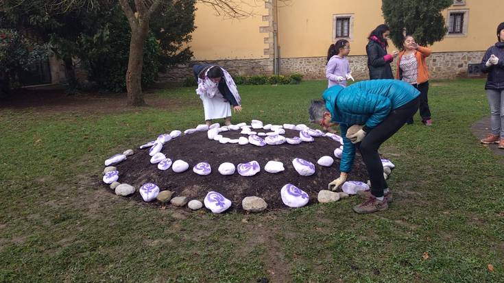 Tulipanak landatu dituzte Oñatin, martxoaren 8ra begira