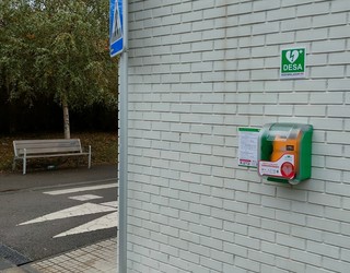 Lau desfibriladore jarri dituzte Aretxabaletako hainbat puntutan