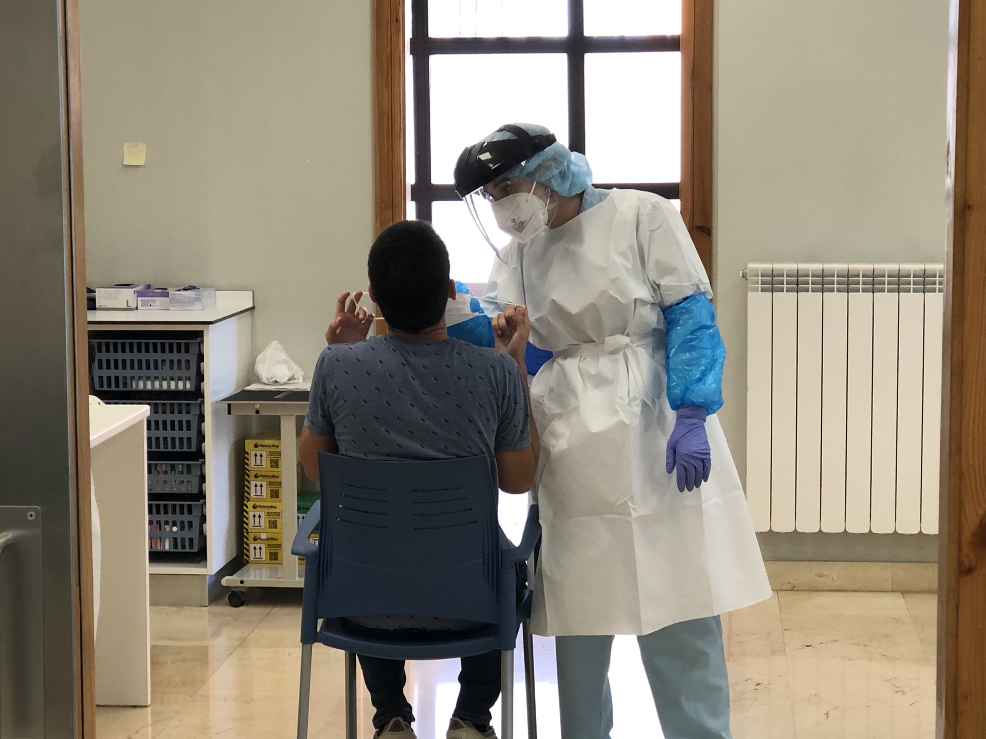 Mallorcatik, Saloutik, Coniletik edo Benidormetik datozen gazteei PCR proba egiteko eskatu die Osasun Sailak