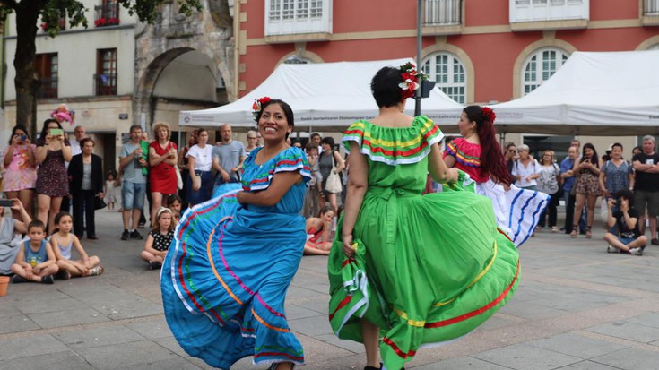 Musika, folklore eta jaki latinoak ekarri ditu Amerika Elkarteak kalera