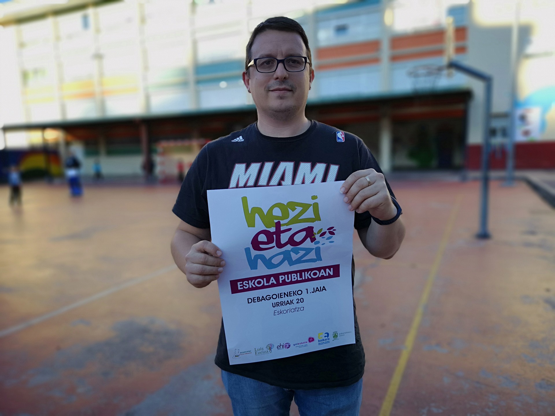 Antonio Regaño: "Gizartea euskalduntzen duen eskola da publikoa"