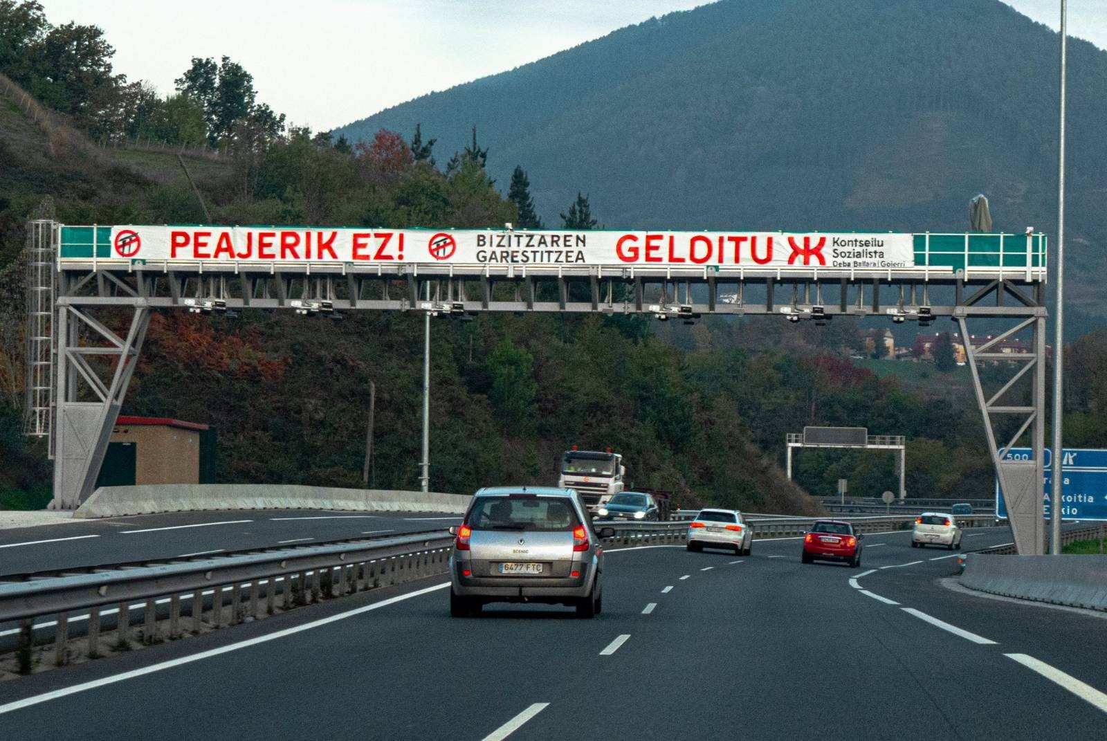 'Peajerik ez!' leloarekin elkarretaratzea deitu du Kontseilu Sozialistak