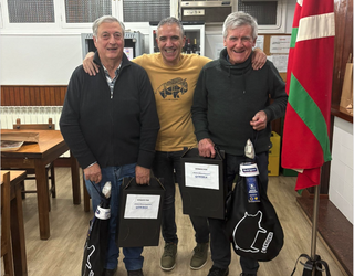 Etxebarria eta Arrese nagusi Eguzki-Aldeko mus txapelketan