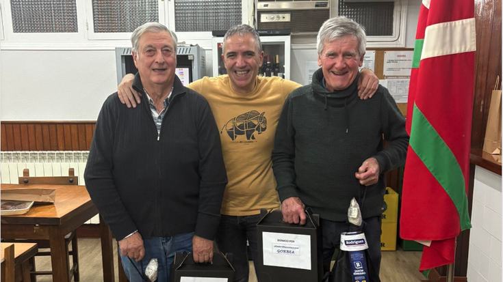 Etxebarria eta Arrese nagusi Eguzki-Aldeko mus txapelketan