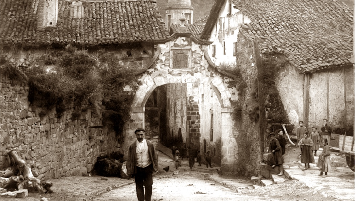 'Oroitzapenen ibilaldia' erakusketa, Juan Luis Zabalaren eskutik