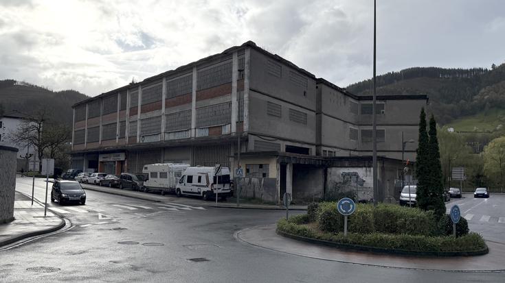 Legarre Berria: eremu komertziala aitortu behar du Amenabarrek etxe berriak egiteko