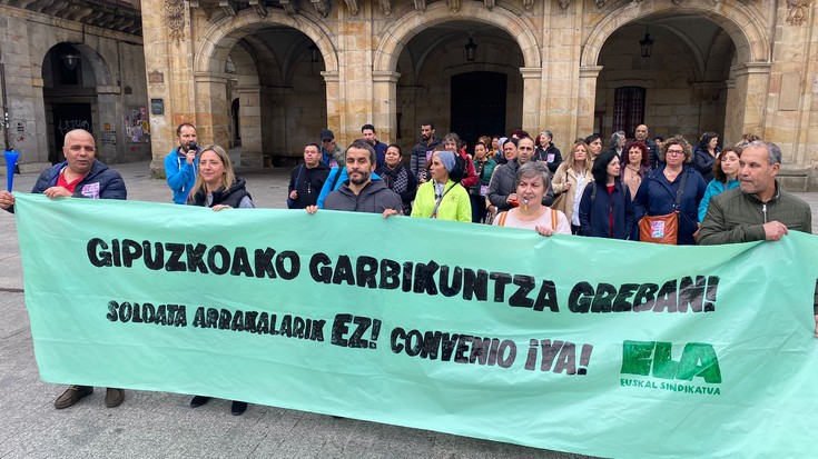 Manifestazioa eginda hitzarmen duina eskatu dute garbikuntzako langileek