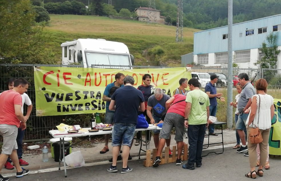 Elgetako Cie Alurecy plantako langileak greban daude gaur