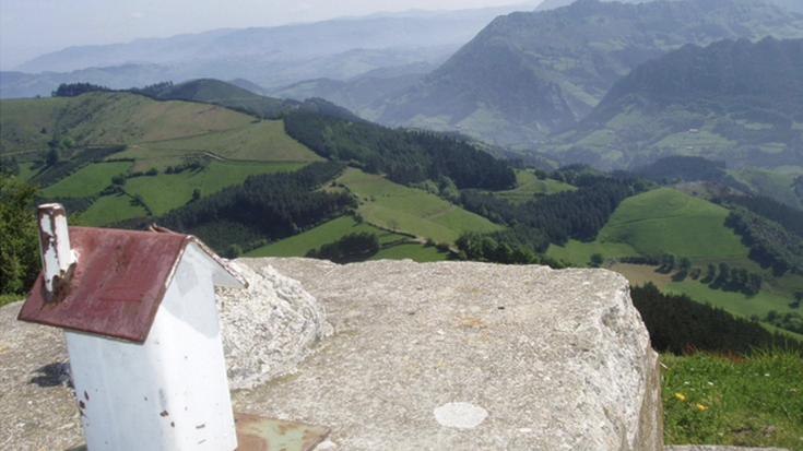 Mendi buelta Idiazabaldik abiatuta eta bazkaria Oiharte sagardotegian