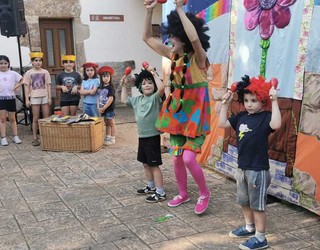 Kiki eta Koko pailazoen emanaldiak abiatu du kaleko kultur emanaldien sasoia