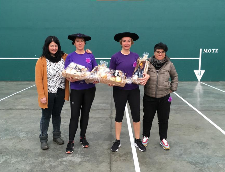 Idoia Elkoro eta Idoia Serna garaile Aretxabaletako frontenis txapelketan
