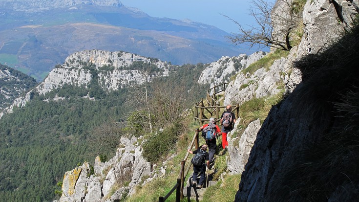 Pico del Moro gailurrera irteera antolatu dute POL-POL mendi taldekoek