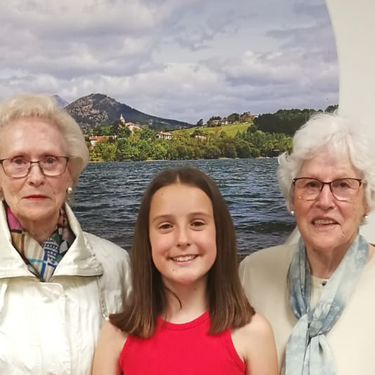 Angelika, Luisa eta Hitzeder