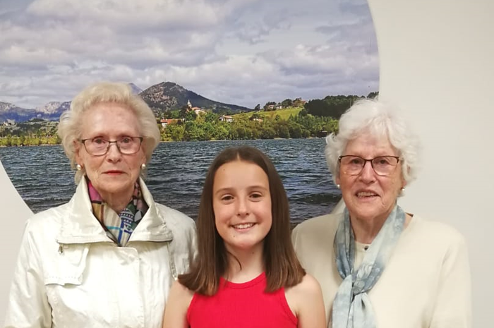 Angelika, Luisa eta Hitzeder