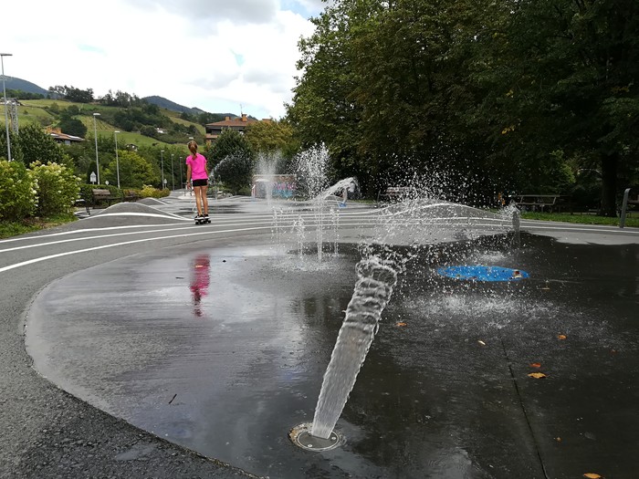 Ur txorroten parkea zabalik dago gaurtik