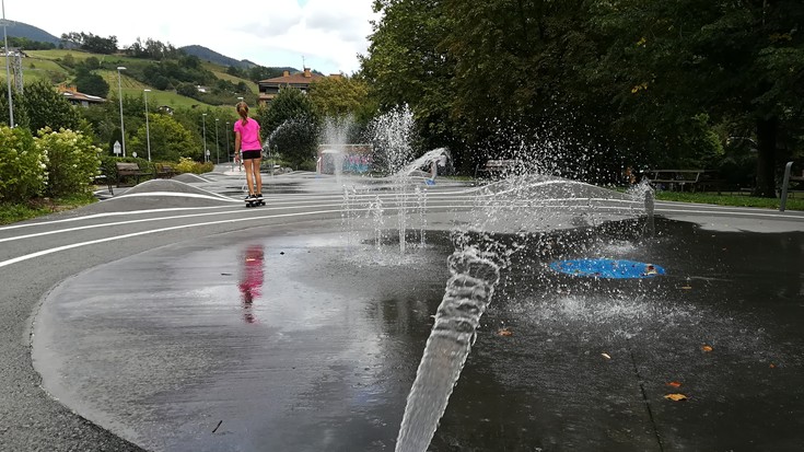 Ur txorroten parkea zabalik dago gaurtik