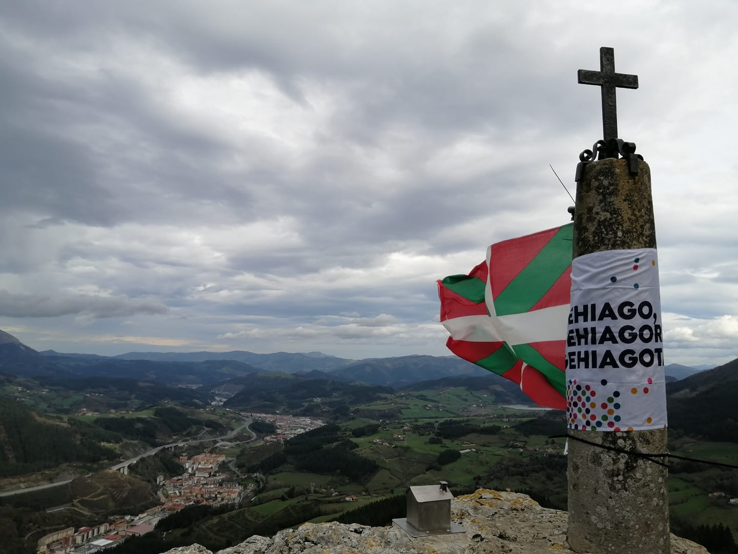 Balkoietatik plazara aterata, Eskoriatzan ere bat egingo dute Aberri Egunarekin