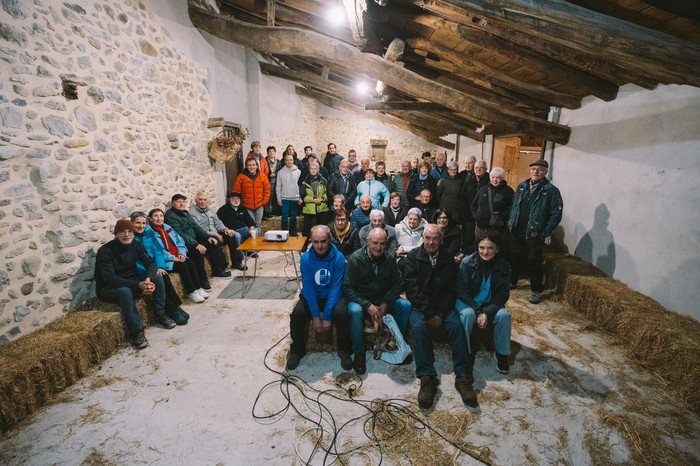 Gari kontuak oraingoan berbagai, gaztainen gainean jardun zutenekoa ikusteaz batera