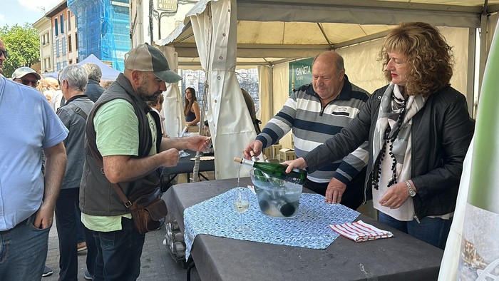 Txakolina dastatzeko aukera izango da zapatu eguerdian