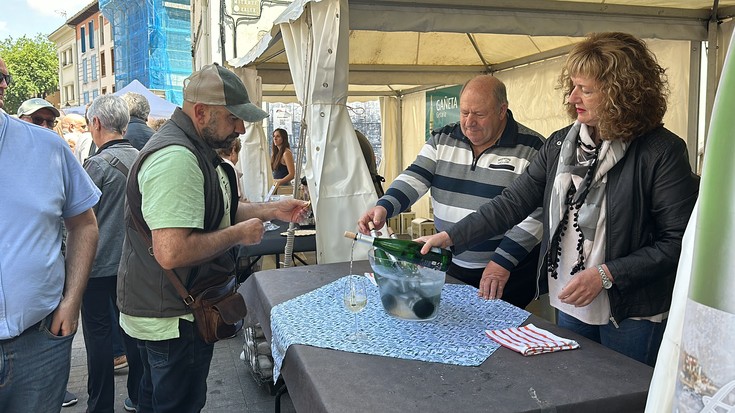 Txakolina dastatzeko aukera izango da zapatu eguerdian