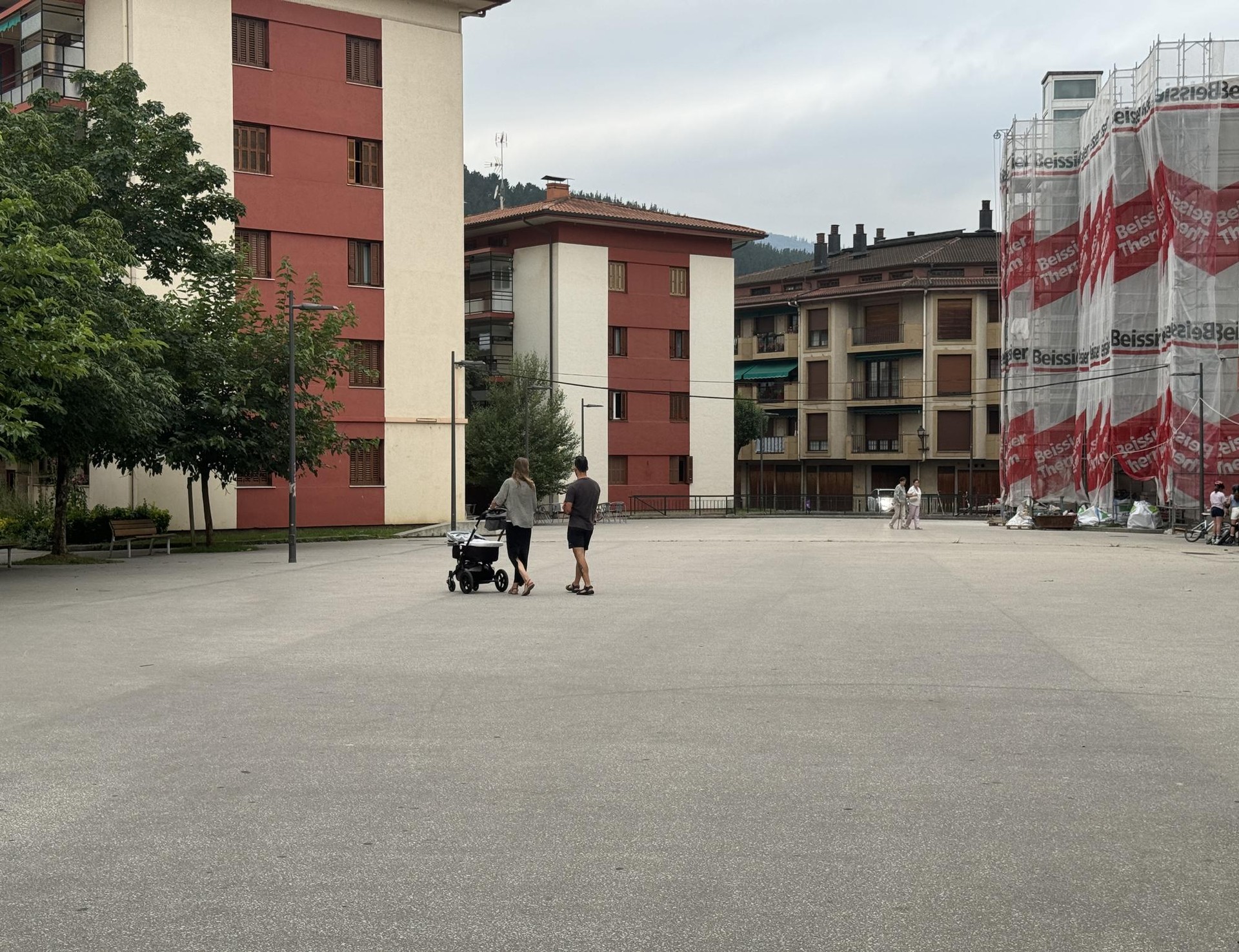 Jeltzaleek uste dute ez dela nahikoa nerabeentzako jolasak "parke gorrira soilik mugatzea"