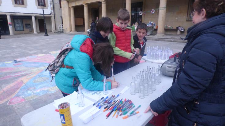 Donostia 2016 ekimenaren gaineko iritziak bildu dituzte arte instalazio baten bitartez