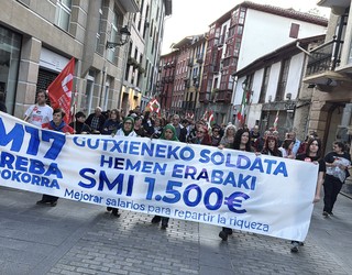Ehunka herritar irten dira kalera gutxieneko soldata propioa 1.500 eurokoa izan dadin aldarrikatzera