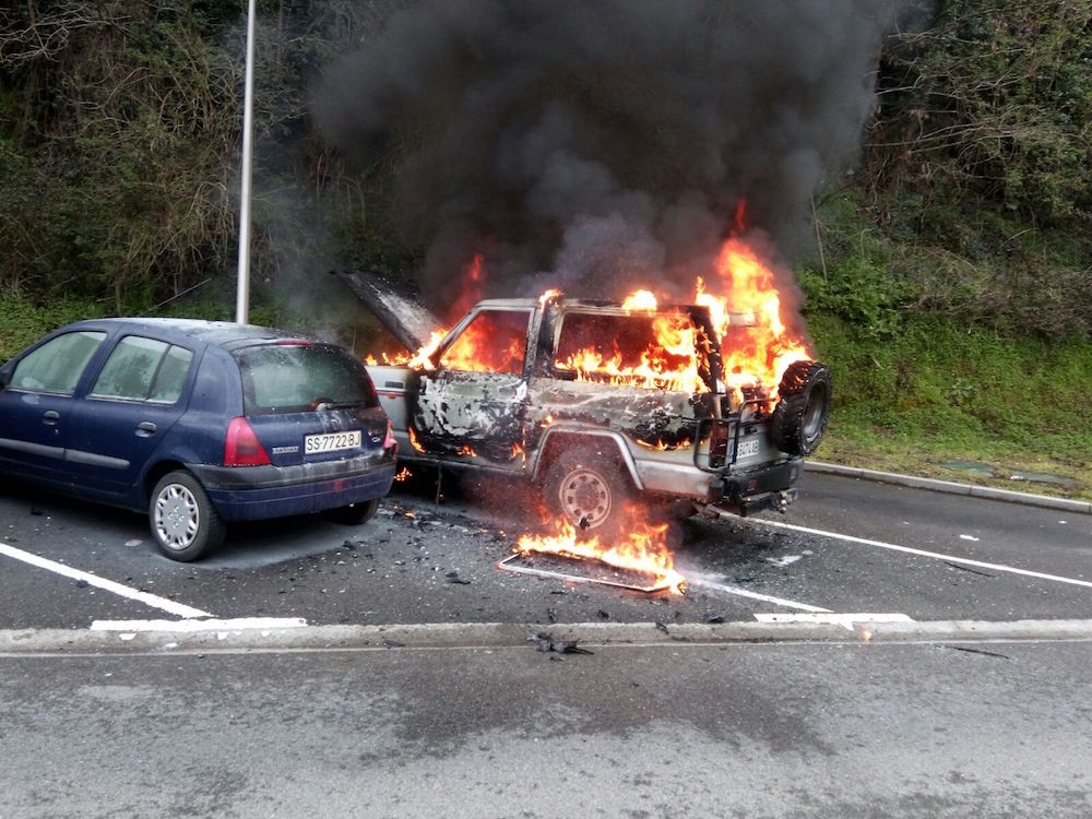 Auto batek sua hartu du Eskoriatzan