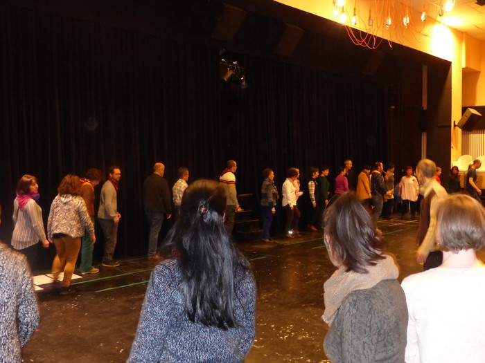 Giro bikainean, Okzitaniako dantzak ikasten - 15